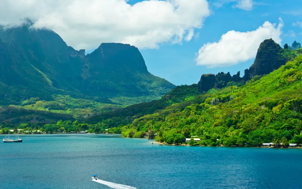 Baie de Opunohu cruise port