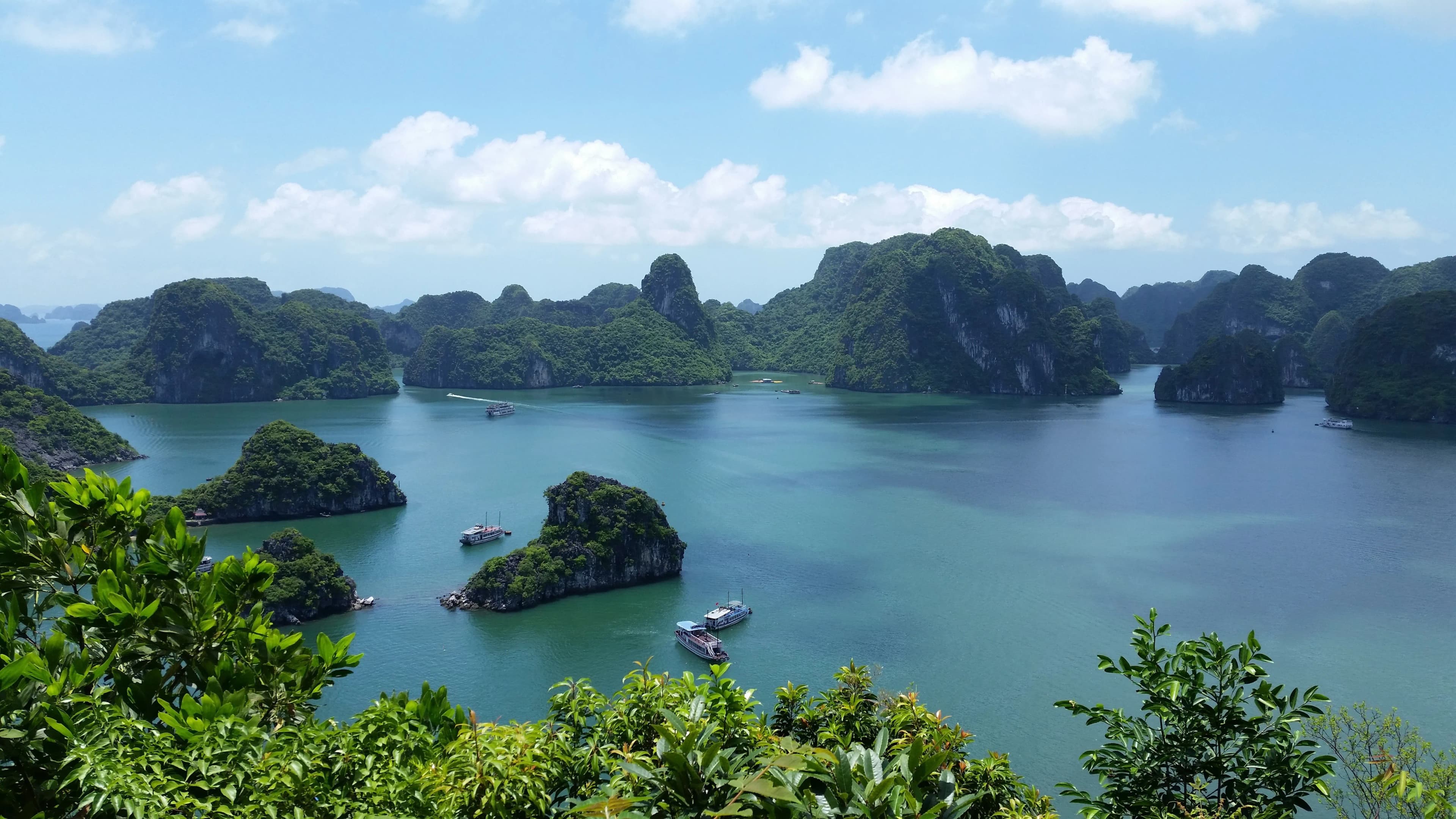 Halong Bay cruise port