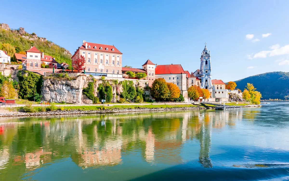 Melk cruise port